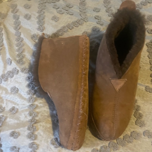 Llbean brown suede and fur slippers. Women's size 9. - Picture 4 of 7
